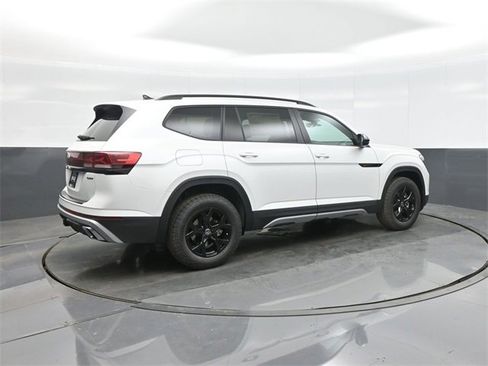 New 2026 Volkswagen Atlas Peak Edition image 7