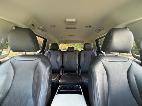 Used 2023 Kia Carnival SX image 30