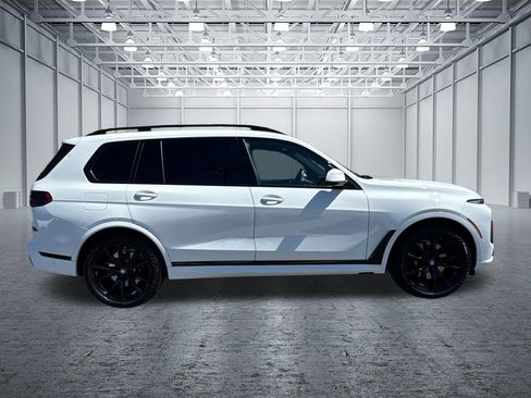Used 2023 BMW X7 xDrive40i w/ Dynamic Handling Package AWD/4WD image 8
