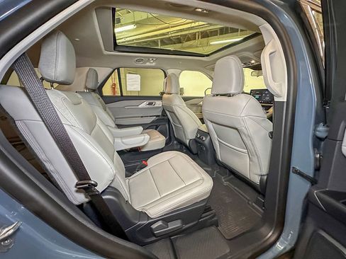 New 2026 Ford Explorer Active w/ Active Comfort Package AWD/4WD image 4