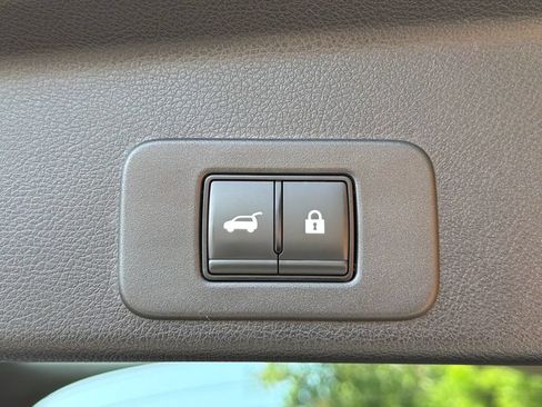 Used 2025 Nissan Murano SV FWD image 33