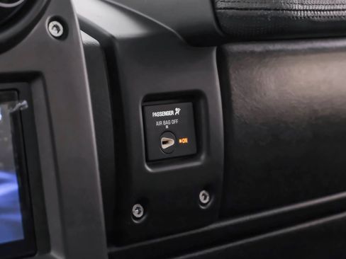 Used 2005 HUMMER H2 SUT Sport Utility Pickup 4D w/ Preferred Equipment Group image 20