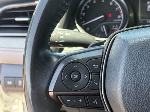 Used 2021 Toyota Camry SE FWD image 9
