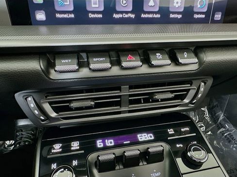 Used 2022 Porsche 911 Carrera image 18