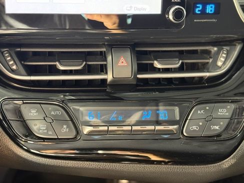 Used 2019 Toyota C-HR XLE FWD image 17