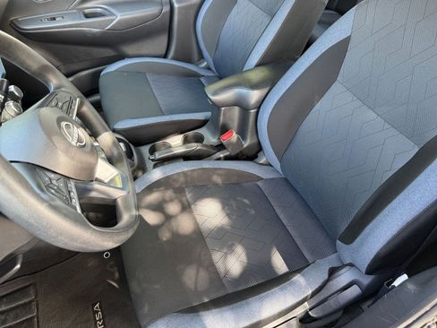 Used 2025 Nissan Versa SV FWD image 36