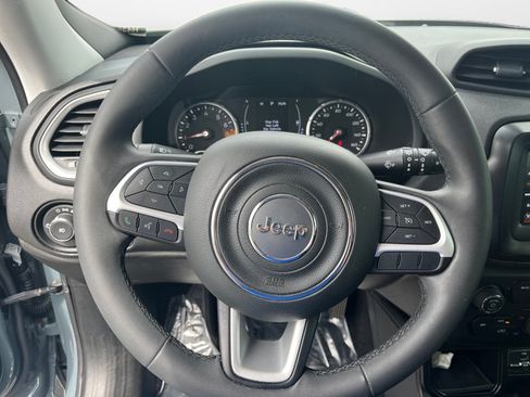 Used 2018 Jeep Renegade Latitude FWD image 13