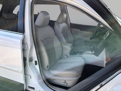 Used 2013 Subaru Outback 2.5i Limited AWD/4WD image 9