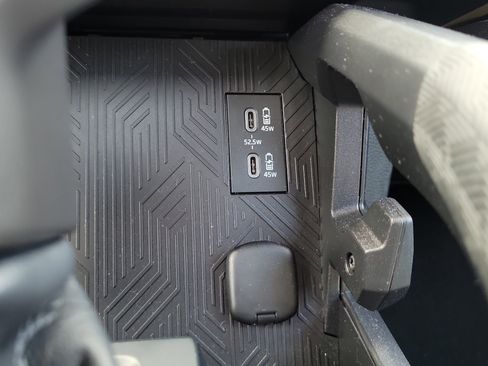 Used 2025 Toyota Tacoma Limited image 32