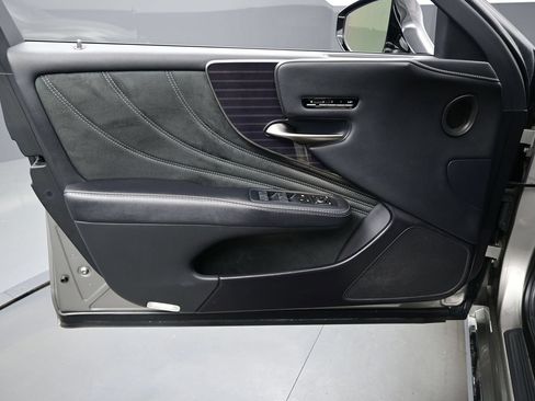 Used 2019 Lexus LS 500 AWD w/ Accessory Package (Z2) image 9