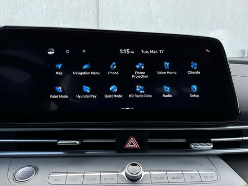 Used 2025 Hyundai Elantra Limited image 32