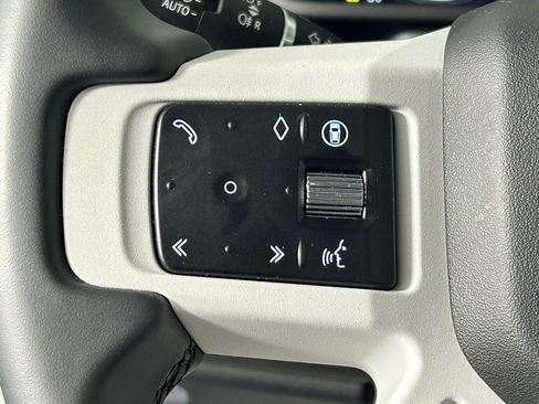 Used 2025 Land Rover Defender 110 S image 28