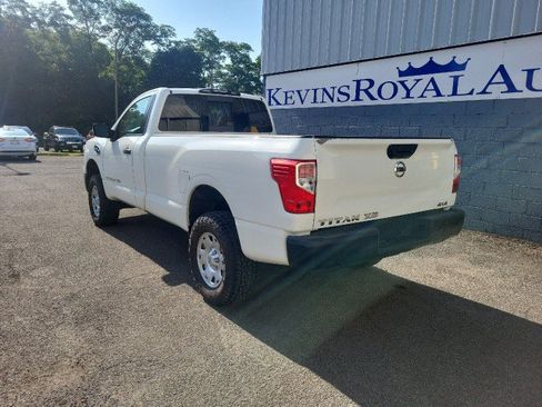 Used 2018 Nissan Titan S w/ HD Front GAWR Package AWD/4WD image 8