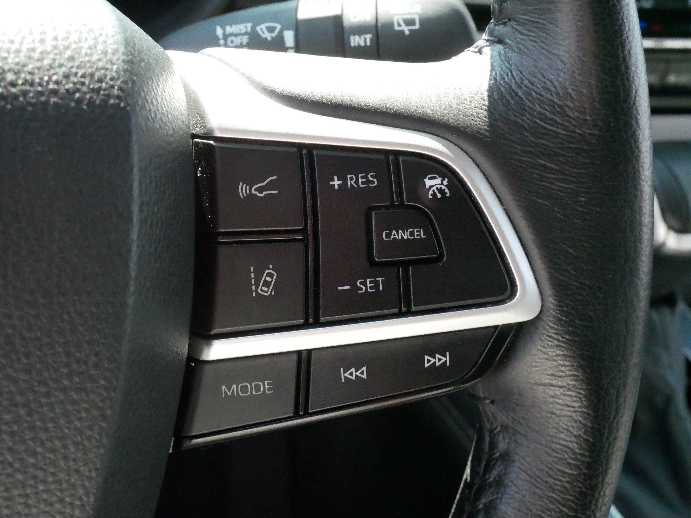 Certified 2025 Toyota Sienna XLE FWD image 24