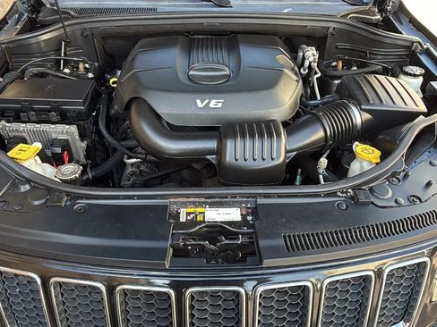 Used 2015 Jeep Grand Cherokee Overland w/ Advanced Technology Group AWD/4WD image 23
