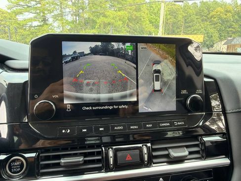 Used 2022 Nissan Pathfinder SL AWD/4WD image 11