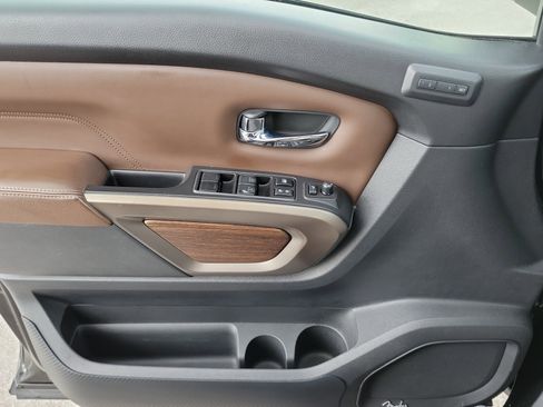 Used 2021 Nissan Titan Platinum Reserve w/ Moonroof Package image 25