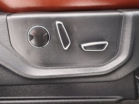 Certified 2022 Ford F450 Platinum w/ FX4 Off-Road Package image 23