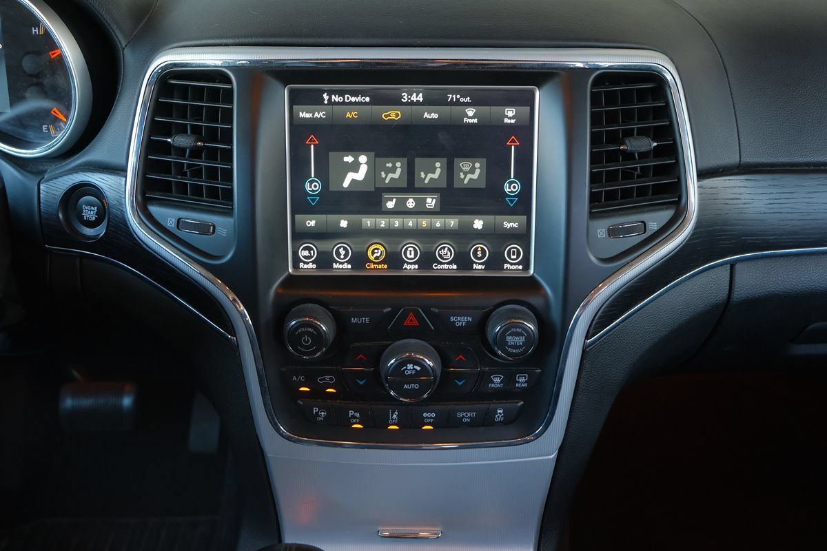 Used 2018 Jeep Grand Cherokee Summit w/ Skid Plate Group AWD/4WD image 19