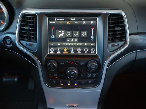 Used 2018 Jeep Grand Cherokee Summit w/ Skid Plate Group AWD/4WD image 19