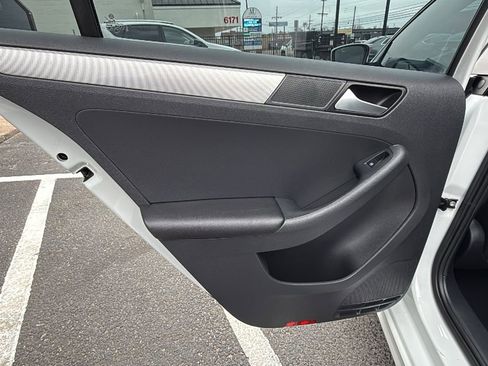 Used 2017 Volkswagen Jetta S image 11