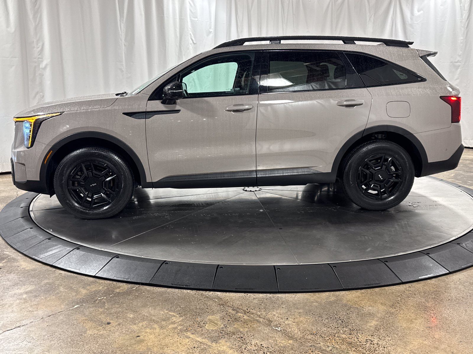 Used 2024 Kia Sorento SX Prestige w/ Olive Brown Leather Package AWD/4WD image 6
