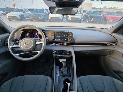Used 2023 Hyundai Elantra SEL image 12