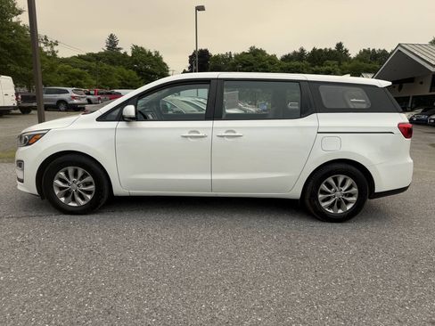 Used 2019 Kia Sedona L FWD image 2