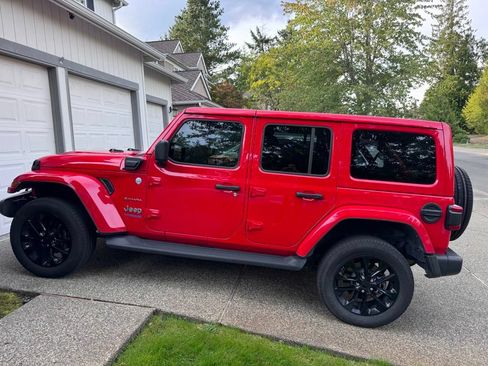 Used 2021 Jeep Wrangler Unlimited Sahara w/ Cold Weather Group AWD/4WD image 3