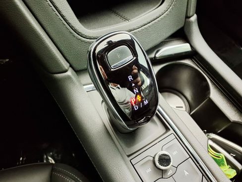 Certified 2024 Cadillac XT6 Premium Luxury FWD image 21