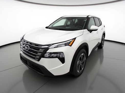 Used 2025 Nissan Rogue SV image 3