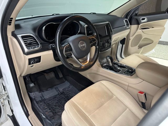 Used 2020 Jeep Grand Cherokee Laredo AWD/4WD image 11