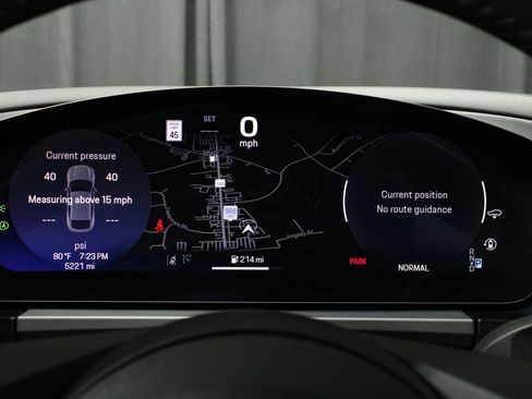 Certified 2025 Porsche Macan Electric RWD image 21