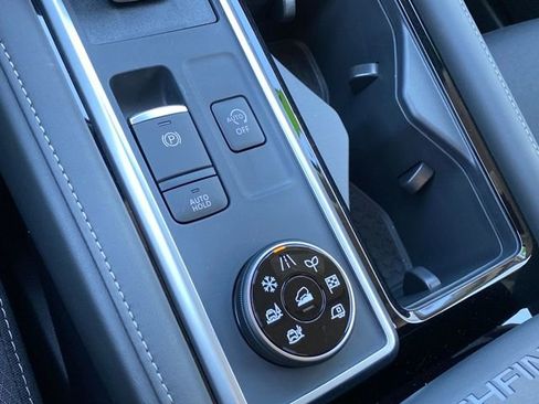 New 2025 Nissan Pathfinder SV w/ Black Appearance Package image 19