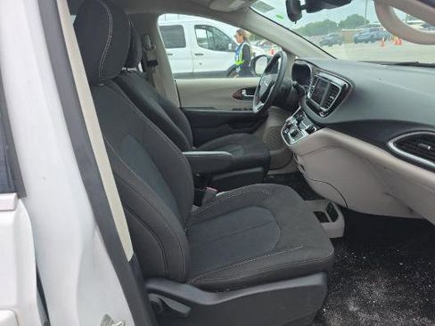 Used 2023 Chrysler Voyager LX FWD image 19