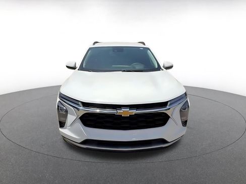 Used 2025 Chevrolet Trax LT FWD image 4