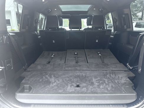 Used 2024 Land Rover Defender 130 S image 33