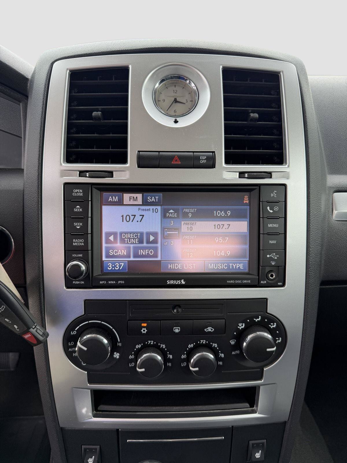 Used 2010 Chrysler 300 Touring AWD/4WD image 12