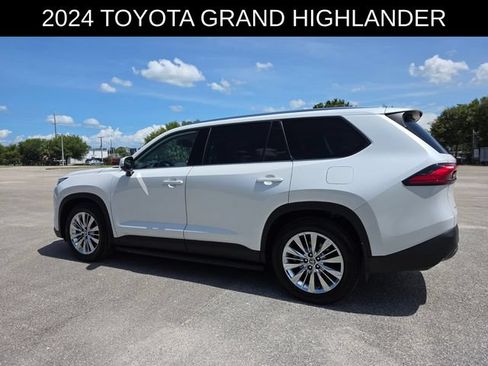 Used 2024 Toyota Grand Highlander AWD image 5