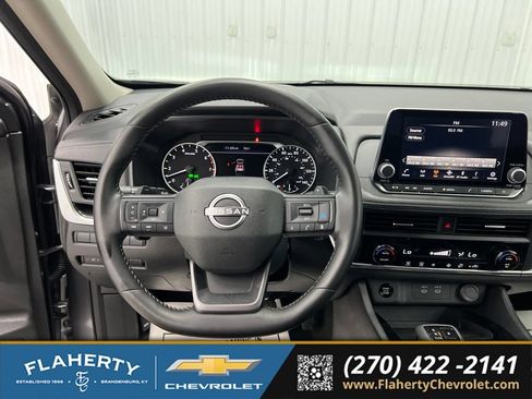 Used 2025 Nissan Rogue SV FWD image 25