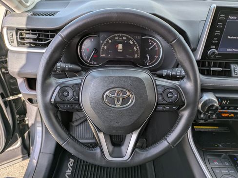 Used 2019 Toyota RAV4 Limited image 9