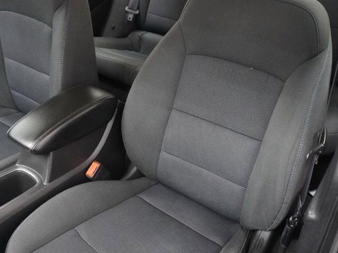 Used 2017 Chevrolet Cruze LT w/ Convenience Package FWD image 4