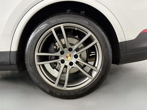 Certified 2022 Porsche Cayenne Platinum Edition AWD/4WD image 12