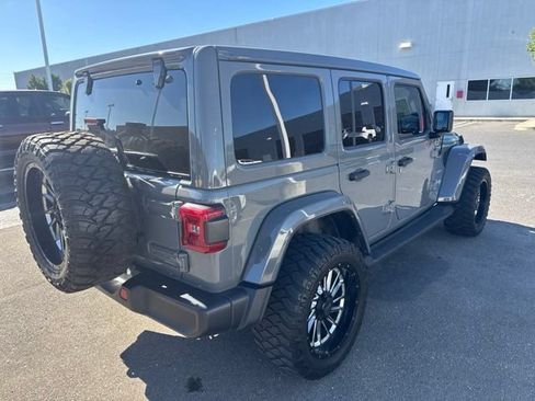 Used 2022 Jeep Wrangler Unlimited Sahara AWD/4WD image 8