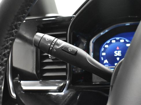 Used 2023 Chevrolet Silverado 1500 LT AWD/4WD image 11