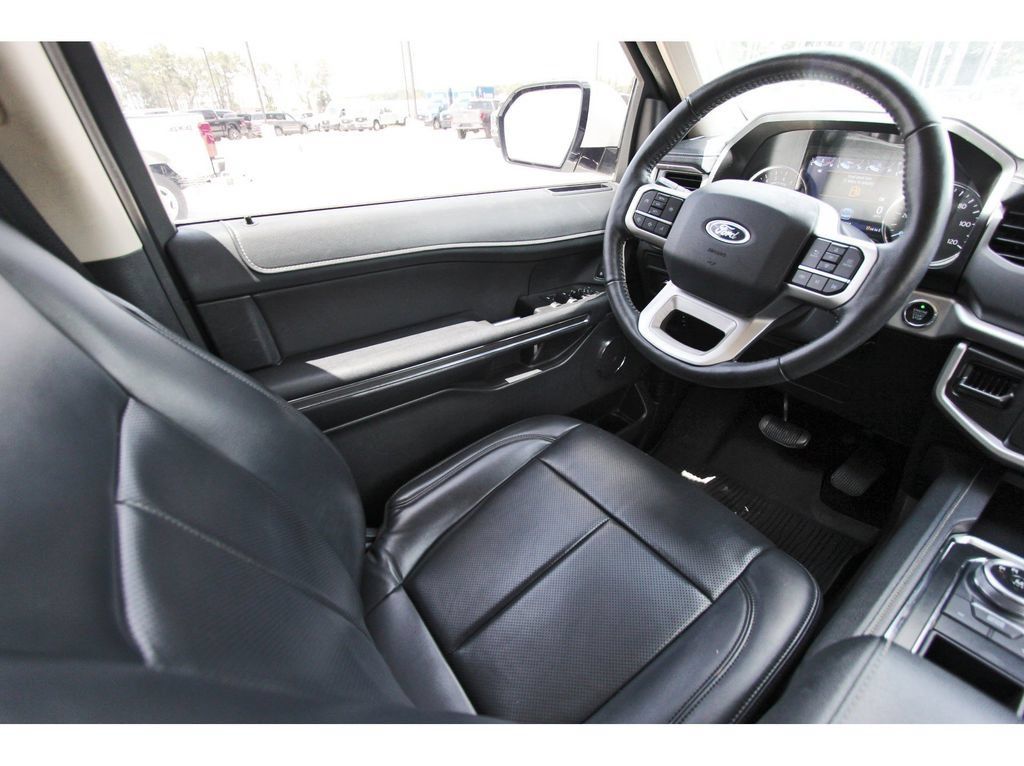 Certified 2022 Ford Expedition XLT RWD image 11