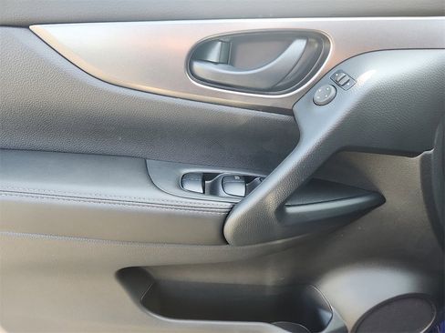 Used 2022 Nissan Rogue Sport S image 13