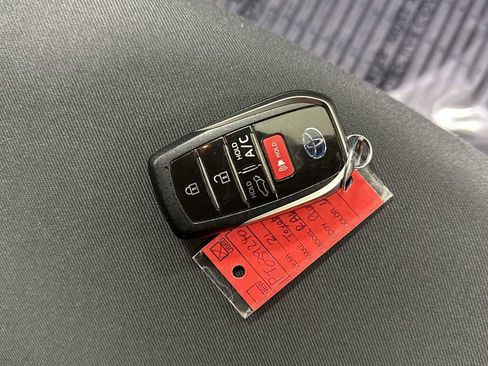 Certified 2021 Toyota RAV4 SE image 31