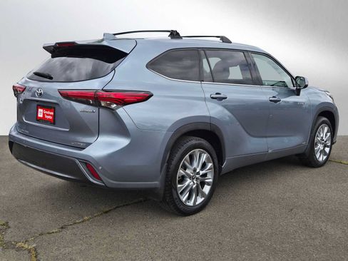 Used 2021 Toyota Highlander Limited AWD/4WD image 4