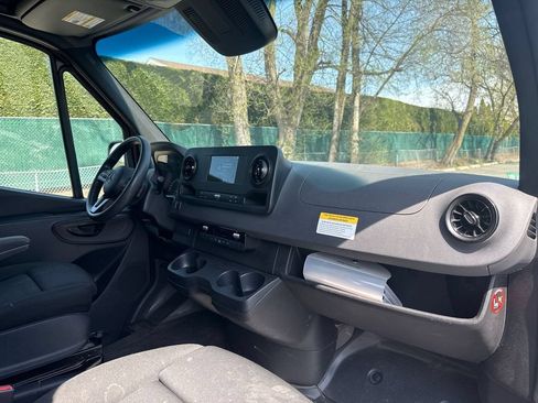 Used 2020 Mercedes-Benz Sprinter 2500 image 22